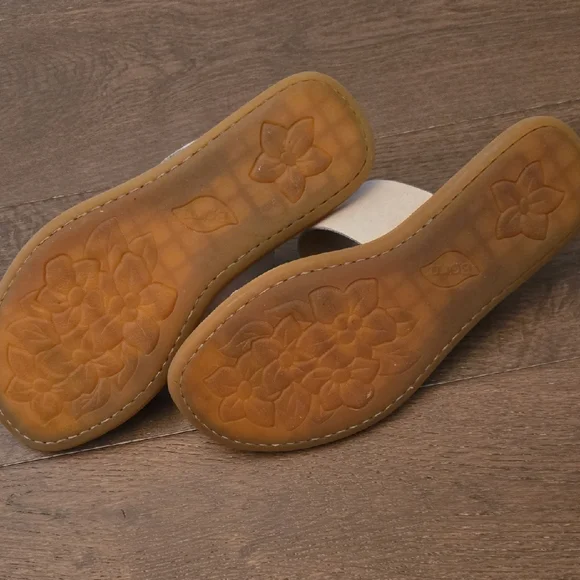 Born Women's Cream Cross-Strap Sandals - Picture 8 of 10